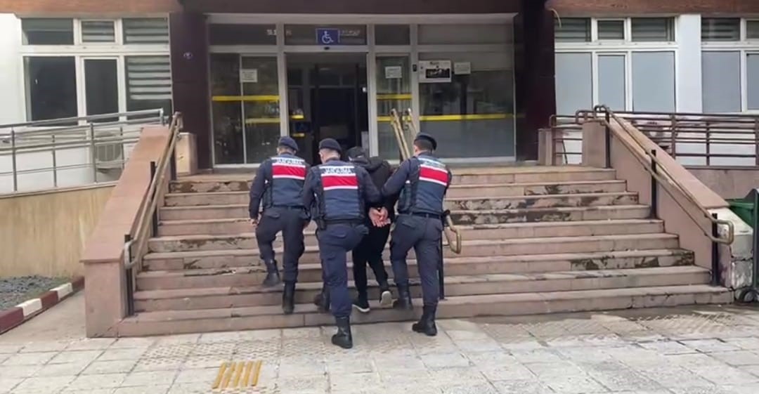 İzmir’de adam öldürme suçundan aranan şahıs yakalandı