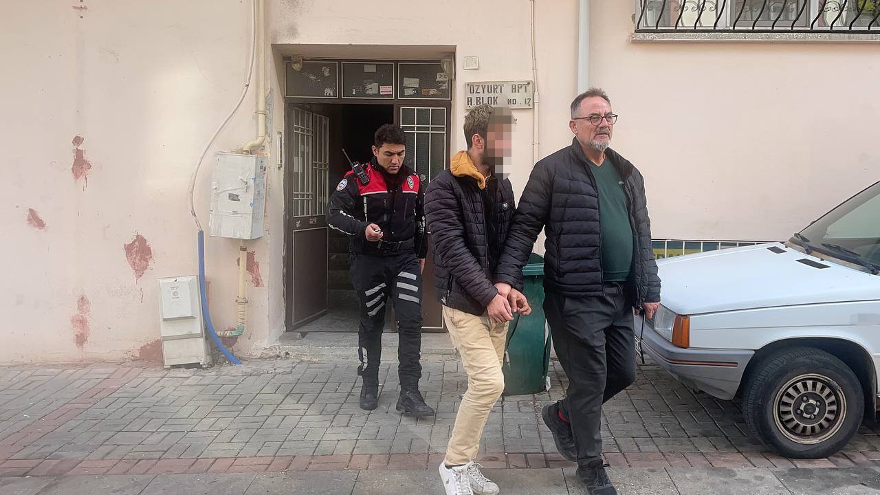 Azılı hırsız son işinde ev sahibine yakalandı