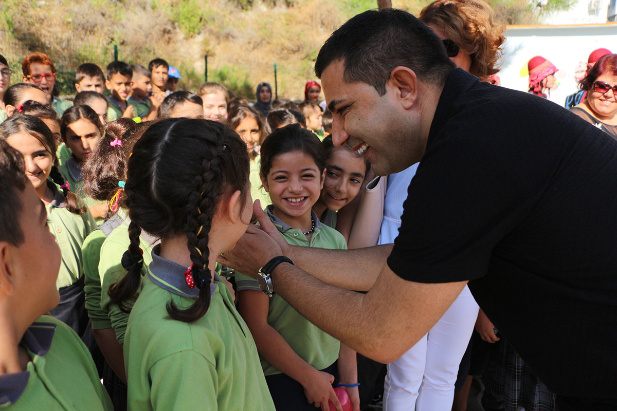 Beslenme çantalarını Kuşadası Belediyesi dolduruyor