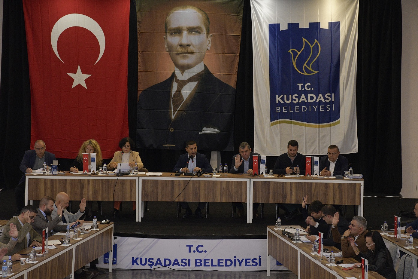 Kuşadası Belediye meclisi yılın son toplantısında önemli kararlara imza attı