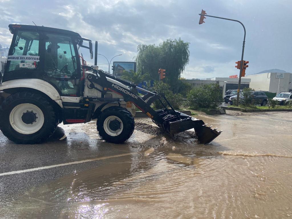 Bodrum Belediyesi yağmur mesaisinde