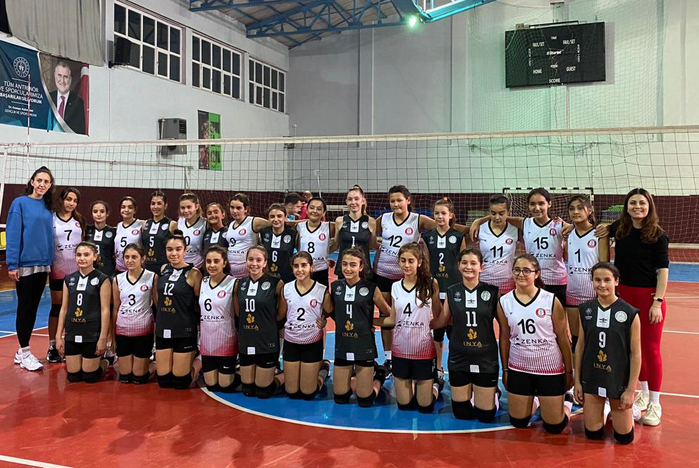 Germencikli kızlar ilk galibiyetini aldı