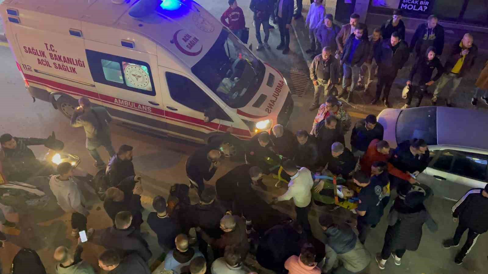 Motosiklet yayaya çarptı: 2 yaralı