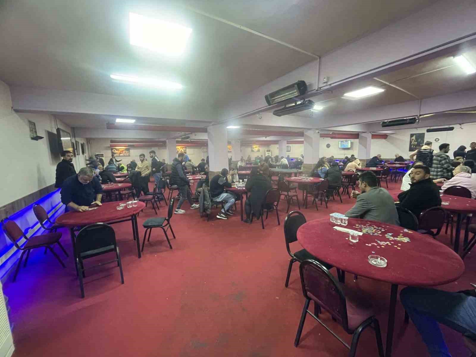 İzmir’de kumar oynayan 88 kişiye baskın