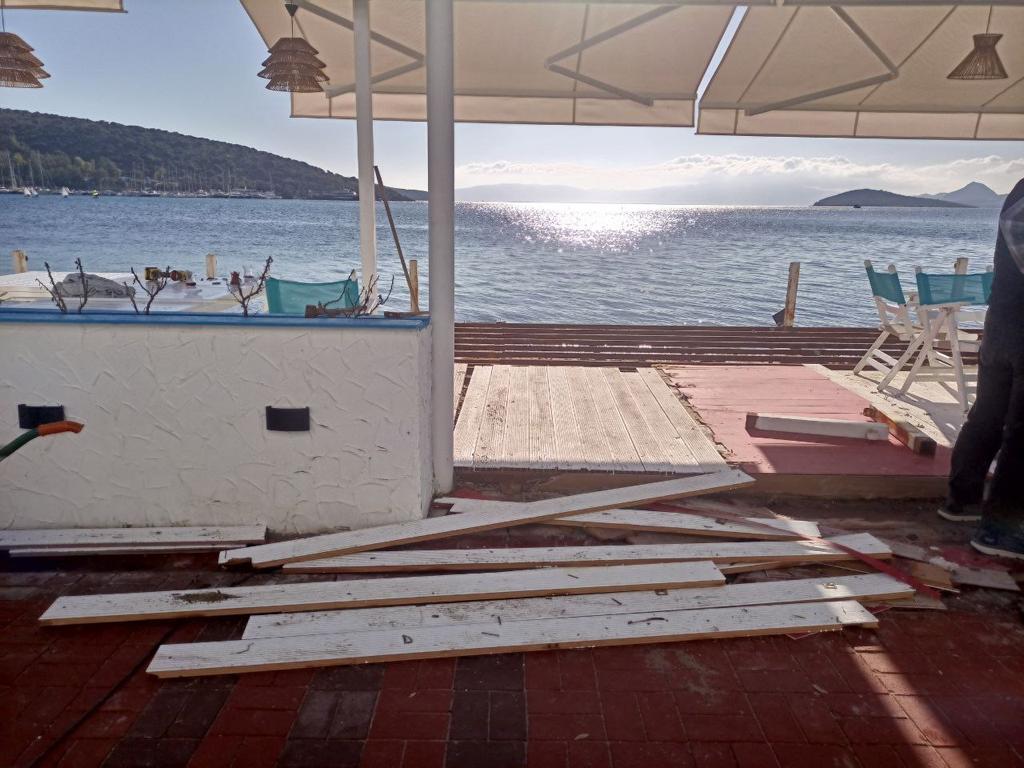 Kıyı işgali yapan işletmeye belediyeden müdahale