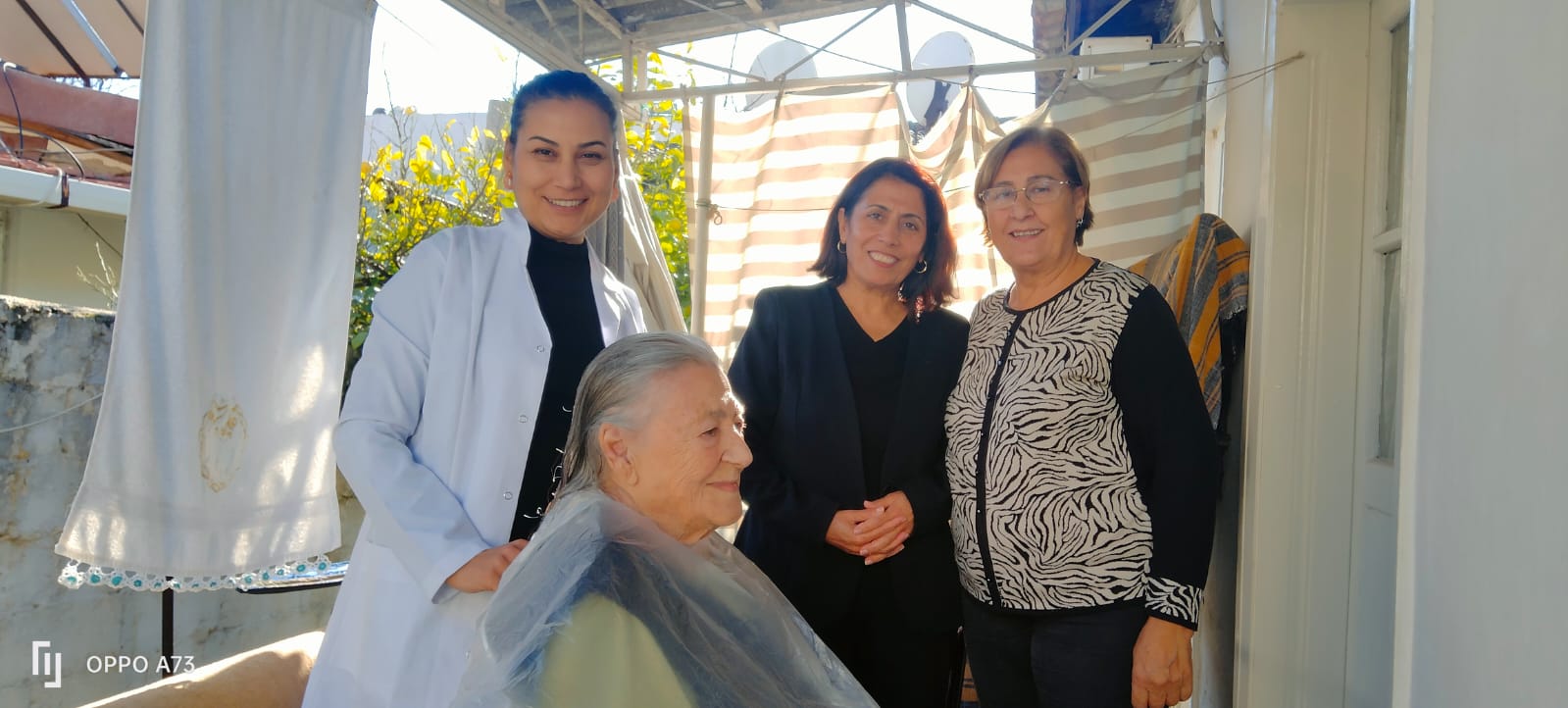 Milas Belediyesi, evde kuaförlük hizmeti ile vatandaşlara destek oluyor