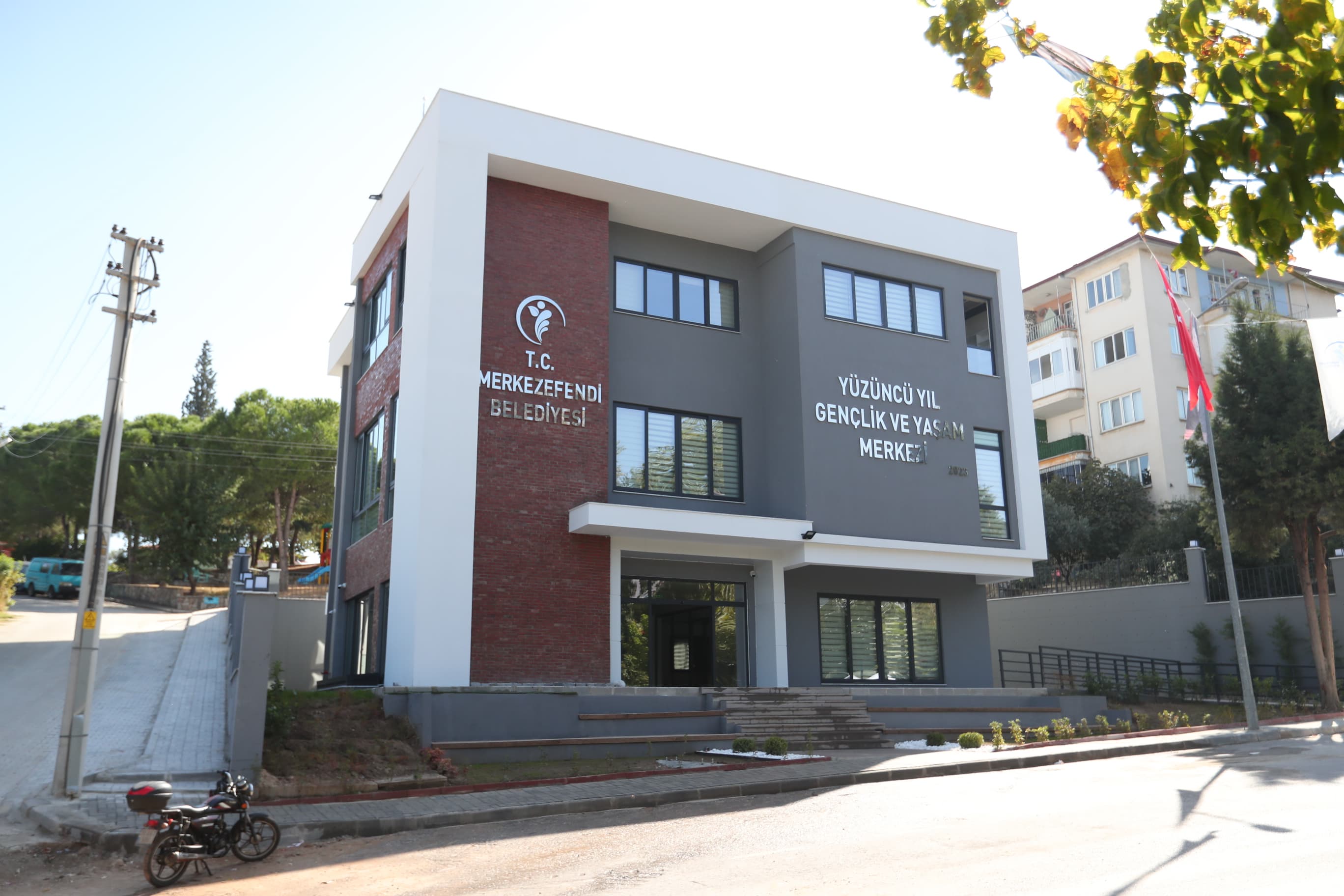 Yüzüncü yıl gençlik ve yaşam merkezi gençlerin gözde merkezi