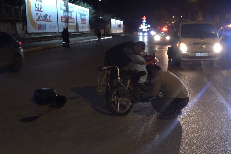 Motosiklete çarpan sürücü olay yerinden kaçtı