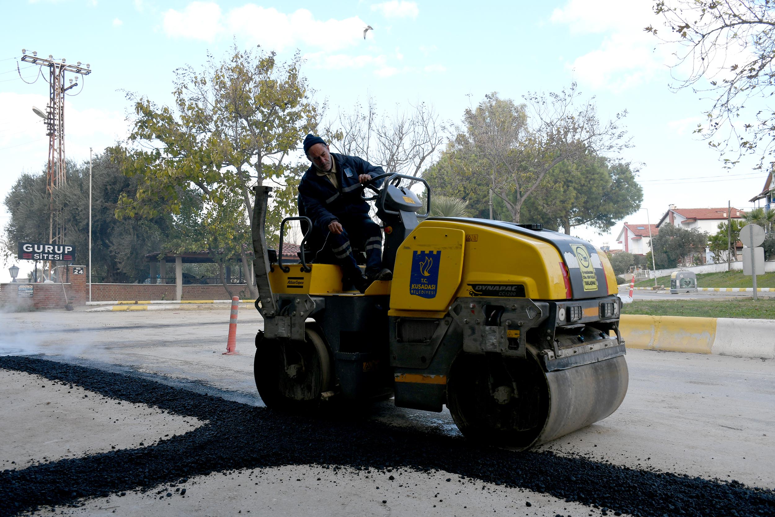 Kuşadası Belediyesi yaz kış demeden çalışıyor