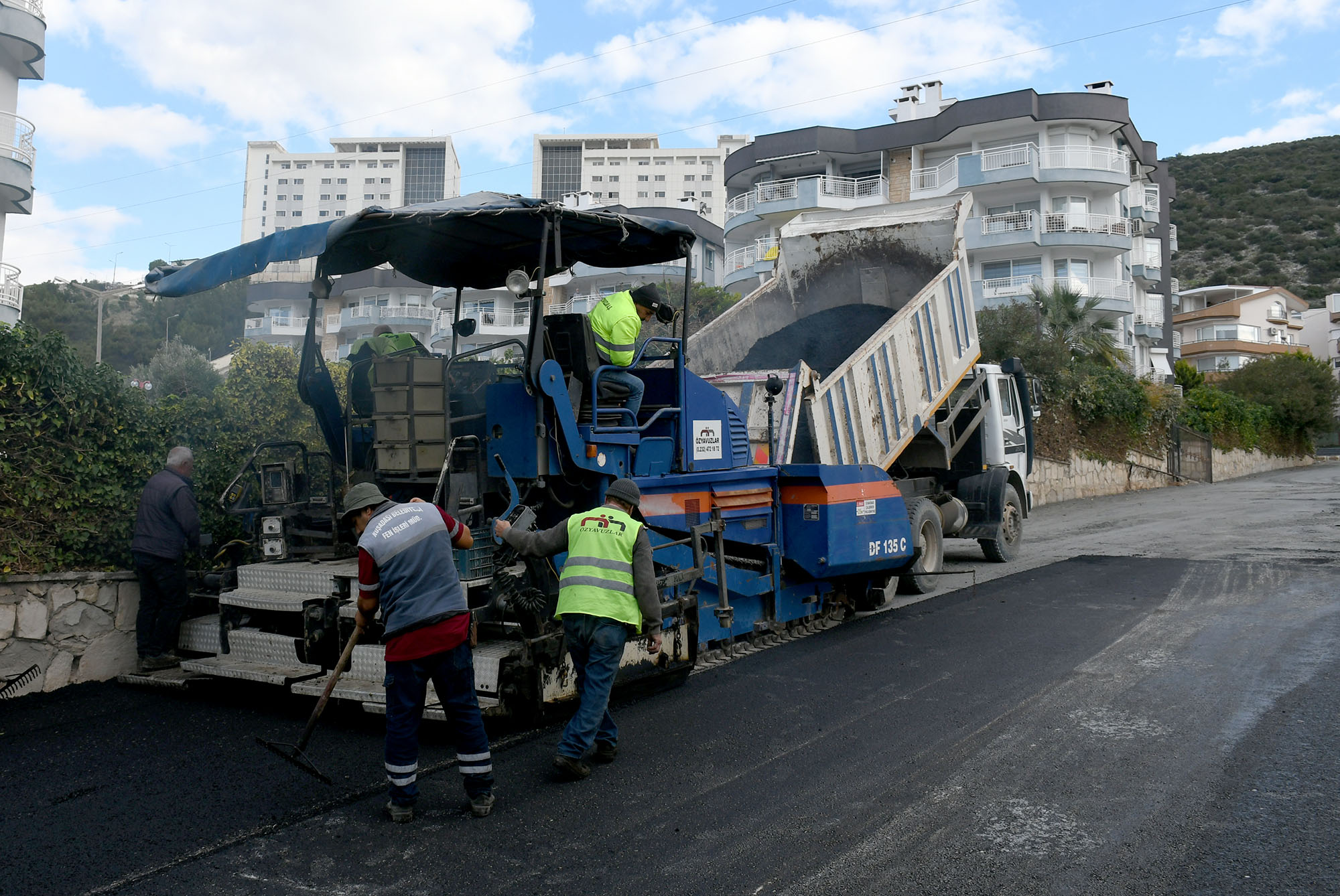 Bayraklıdede mahallesi yeni yollarına kavuşuyor