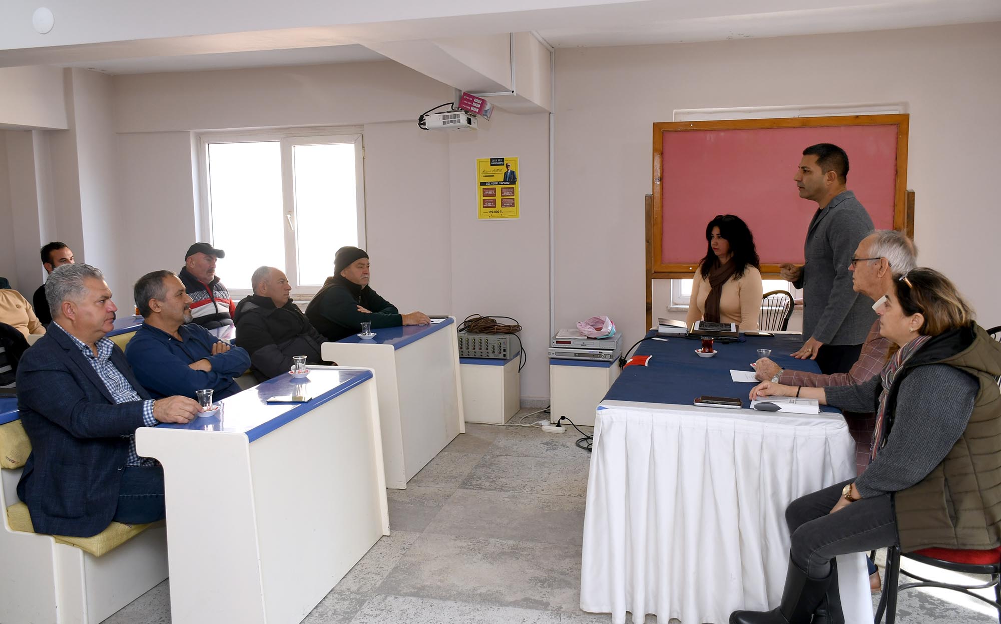 Başkan Ömer Günel, esnafın sorunlarını dinlemeye devam ediyor