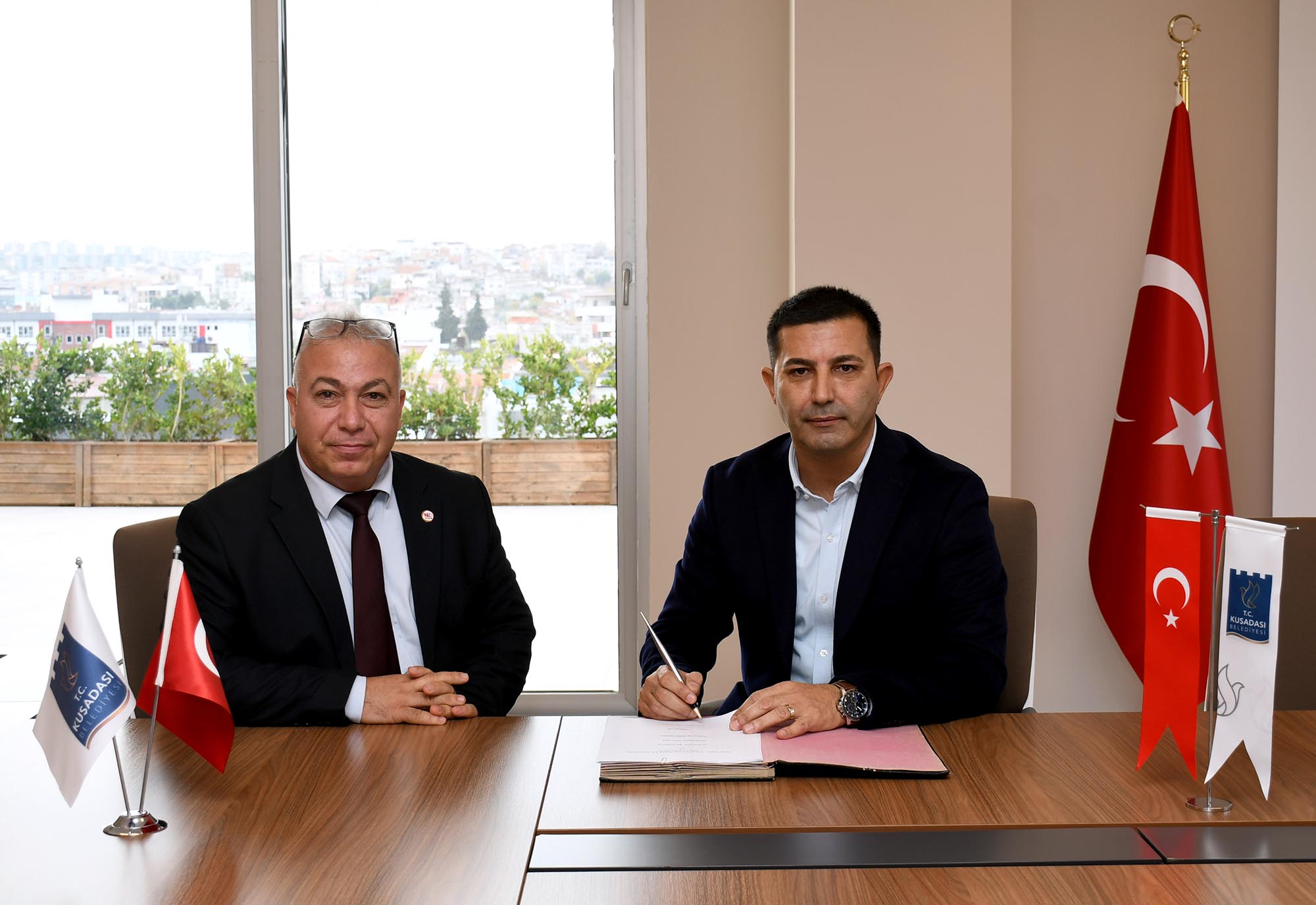 Kuşadası Belediyesi'nde toplu iş sözleşmesi imzalandı