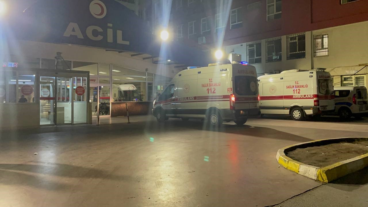 Denizli'de darp edilen kadın araçtan yola atladı