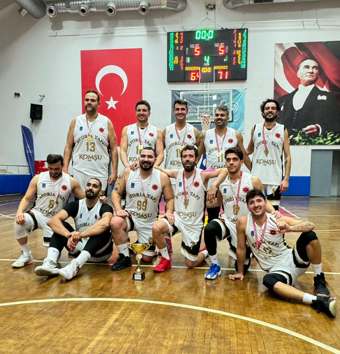 Kuşadası Belediye Spor şampiyon oldu