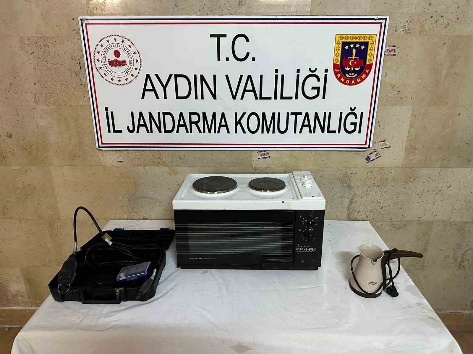 Kamu kurumundan hırsızlık yapan şüpheliler yakalandı