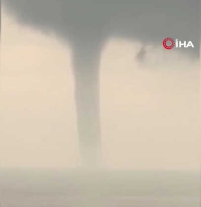 İzmir açıklarında dev hortum oluştu