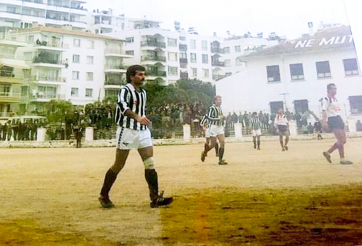 Efsanevi futbolcular yıllar sonra son kez maç yapacak!