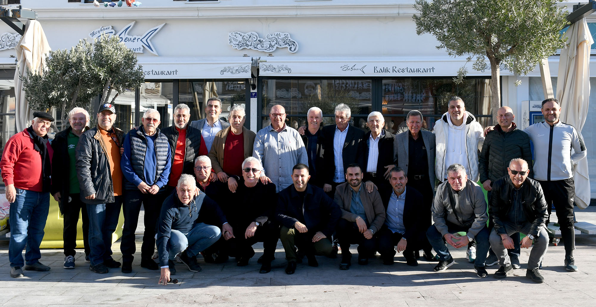 Başkan Ömer Günel tarihi maç öncesi efsane kadroyla buluştu