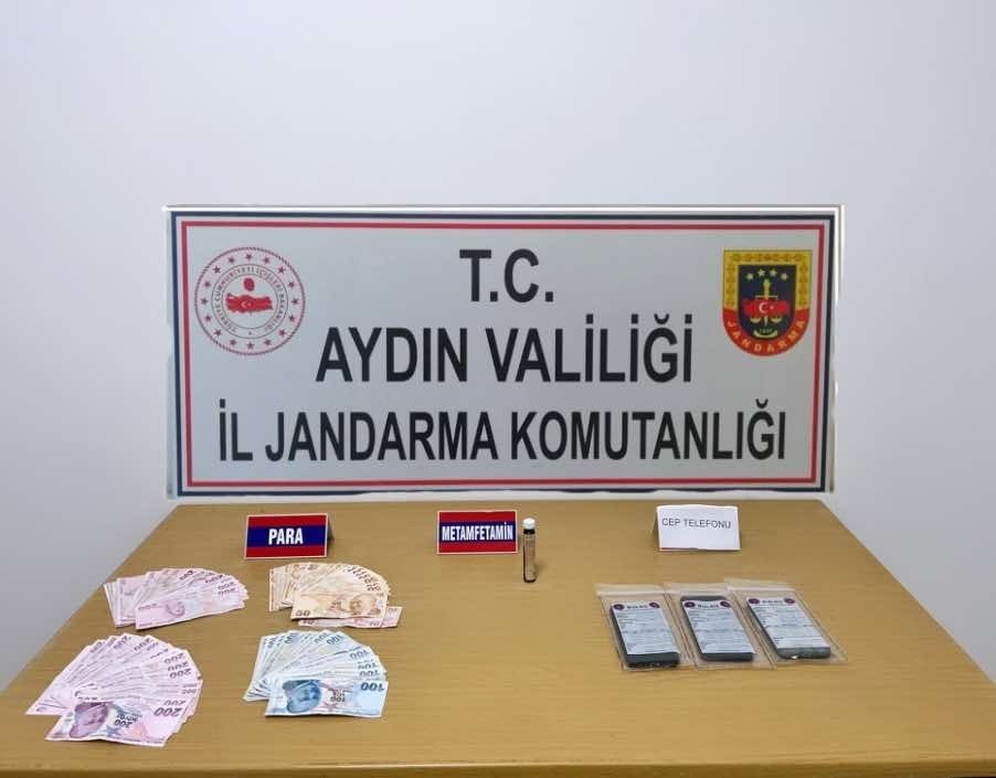 Durdurulan araçta uyuşturucu ve para ele geçirildi