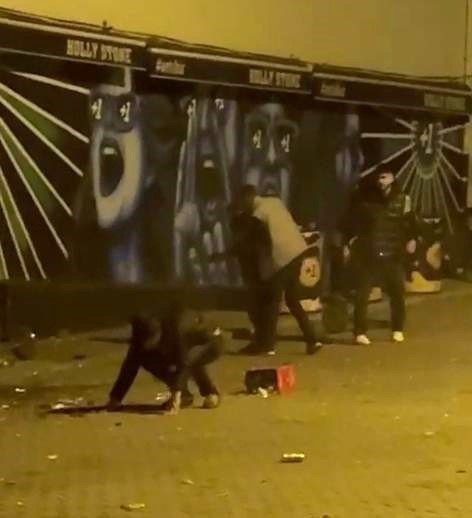 Eğlence mekanı önünde pompalı dehşeti