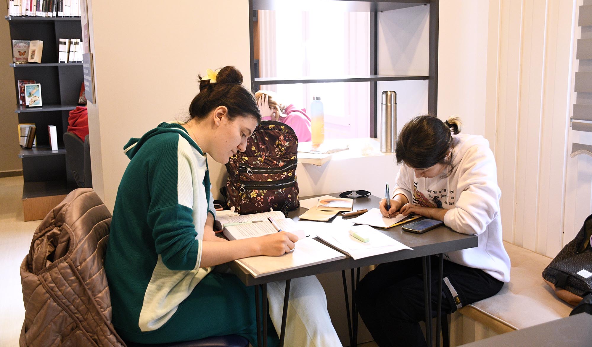 Kuşadası Belediyesi yaptığı yatırımlarla eğitime önemli katkı sağladı