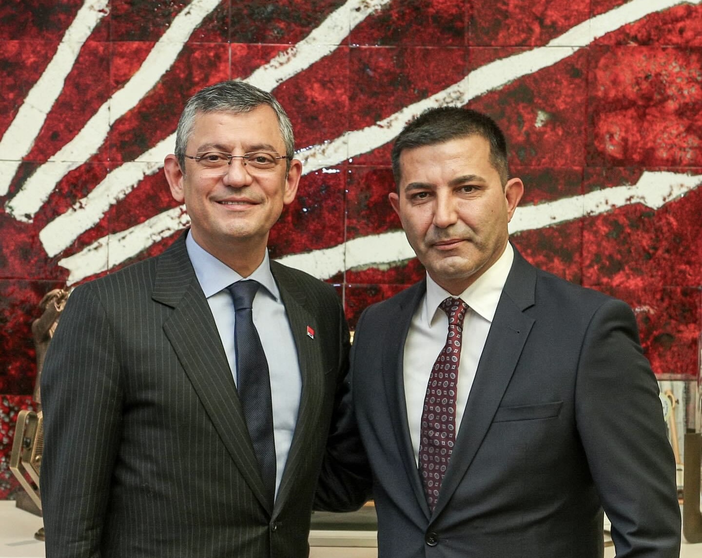 Kuşadası’nın başarılı Belediye Başkanı Ömer Günel yeniden aday ilan edildi