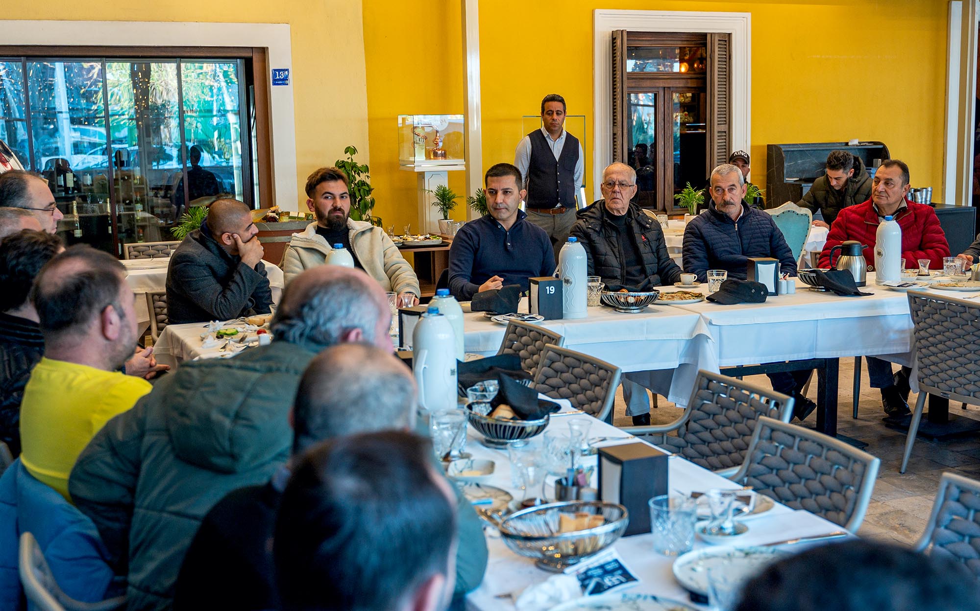 Kuşadası Belediye Başkanı, şoför esnafıyla bir arada