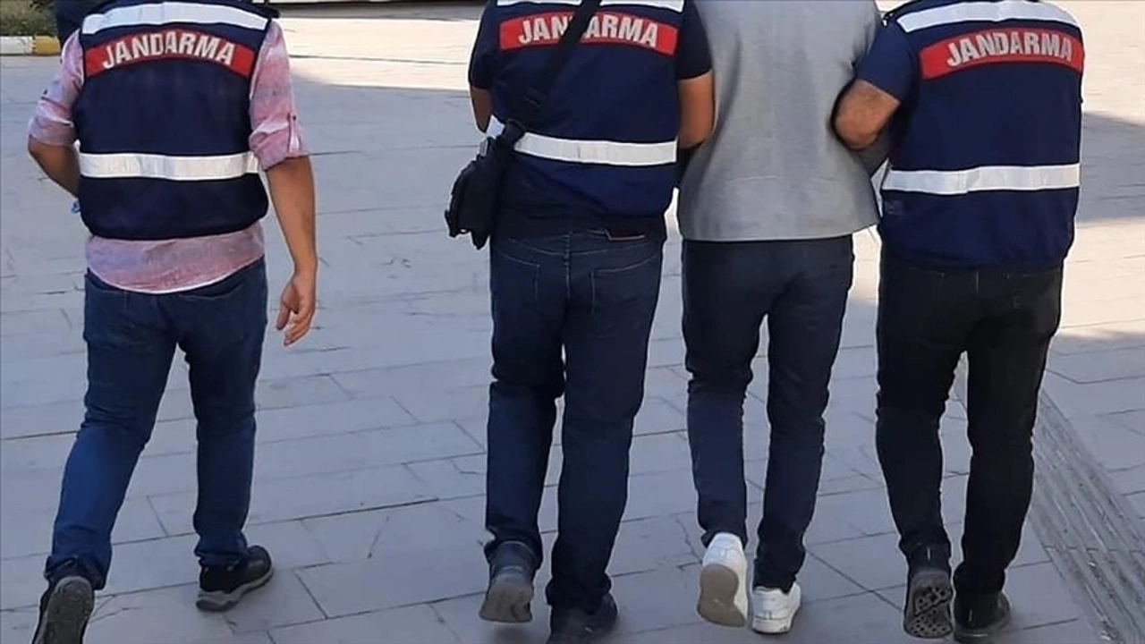 Başkasına ait kimlikle dolaşan şahıstan uyuşturucu ele geçirildi