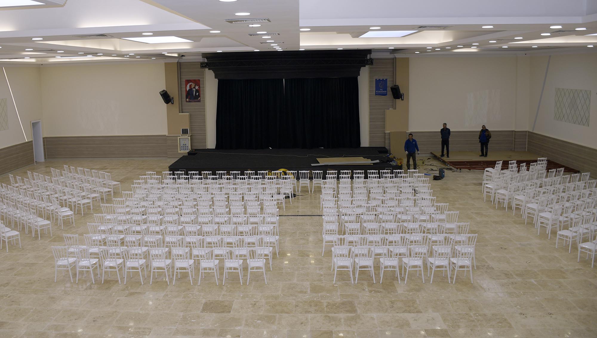 Kuşadası modern ve estetik görünümlü bir etkinlik merkezine kavuşuyor