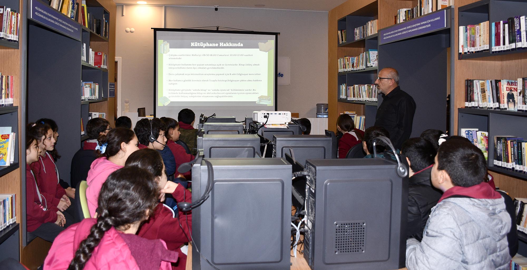 Kütüphane ve Kitap Kafe, öğrencilerin bir numaralı adresi