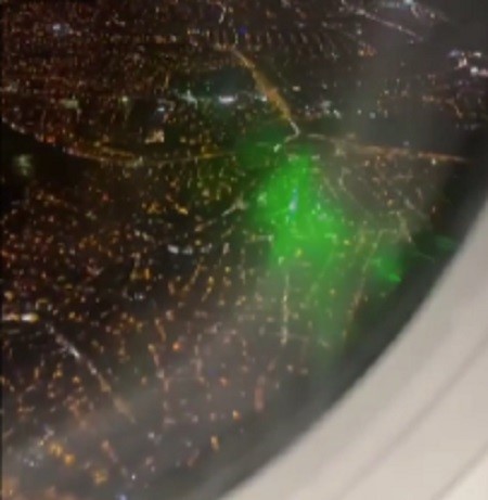 İzmir’de inişe hazırlanan uçağa lazer tuttular...