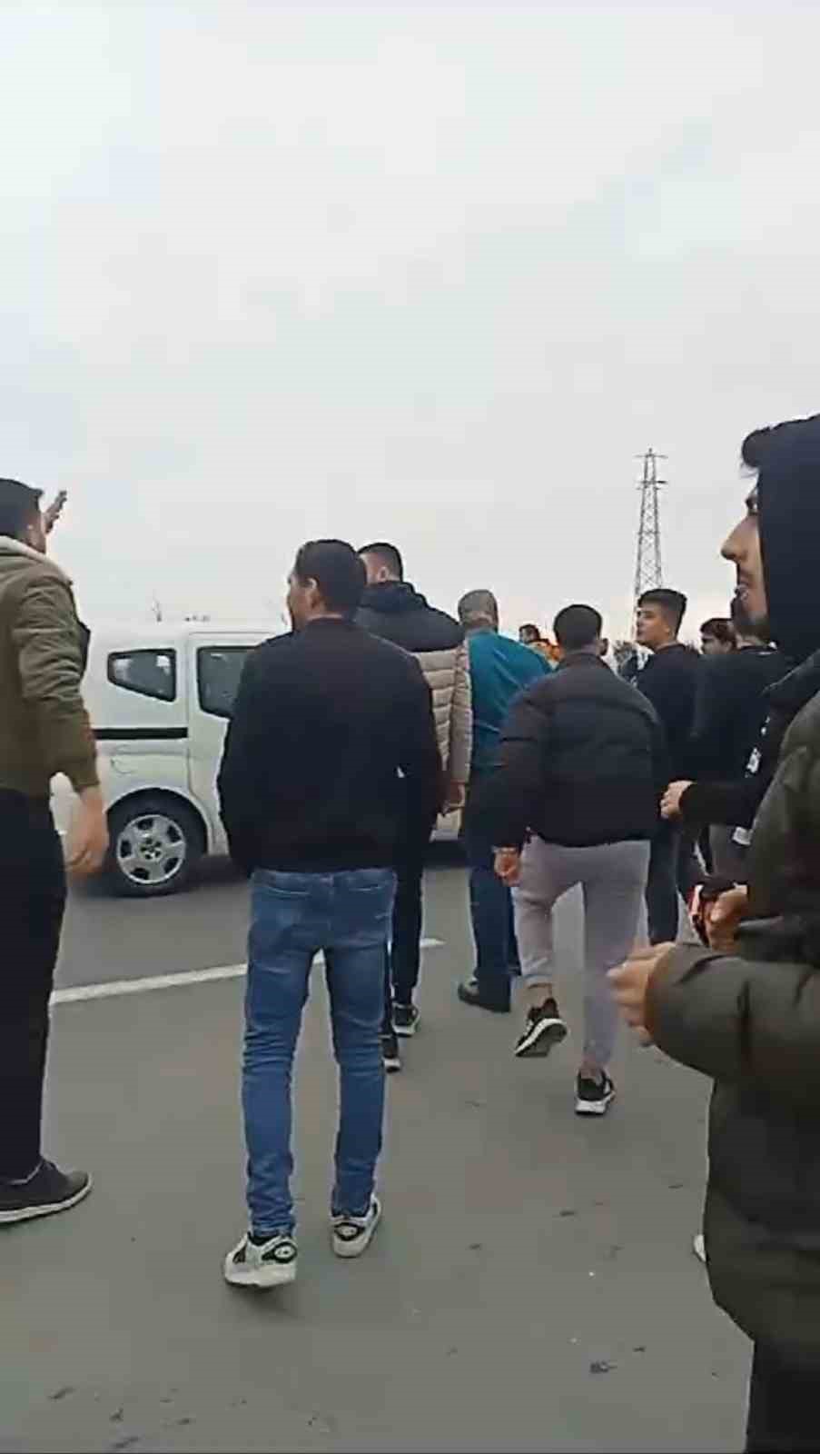 Kuşadasıspor taraftarına taşlı saldırı