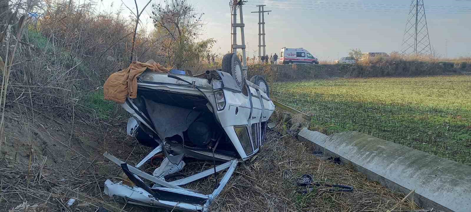 Feci kaza! Otomobil tarlaya uçtu