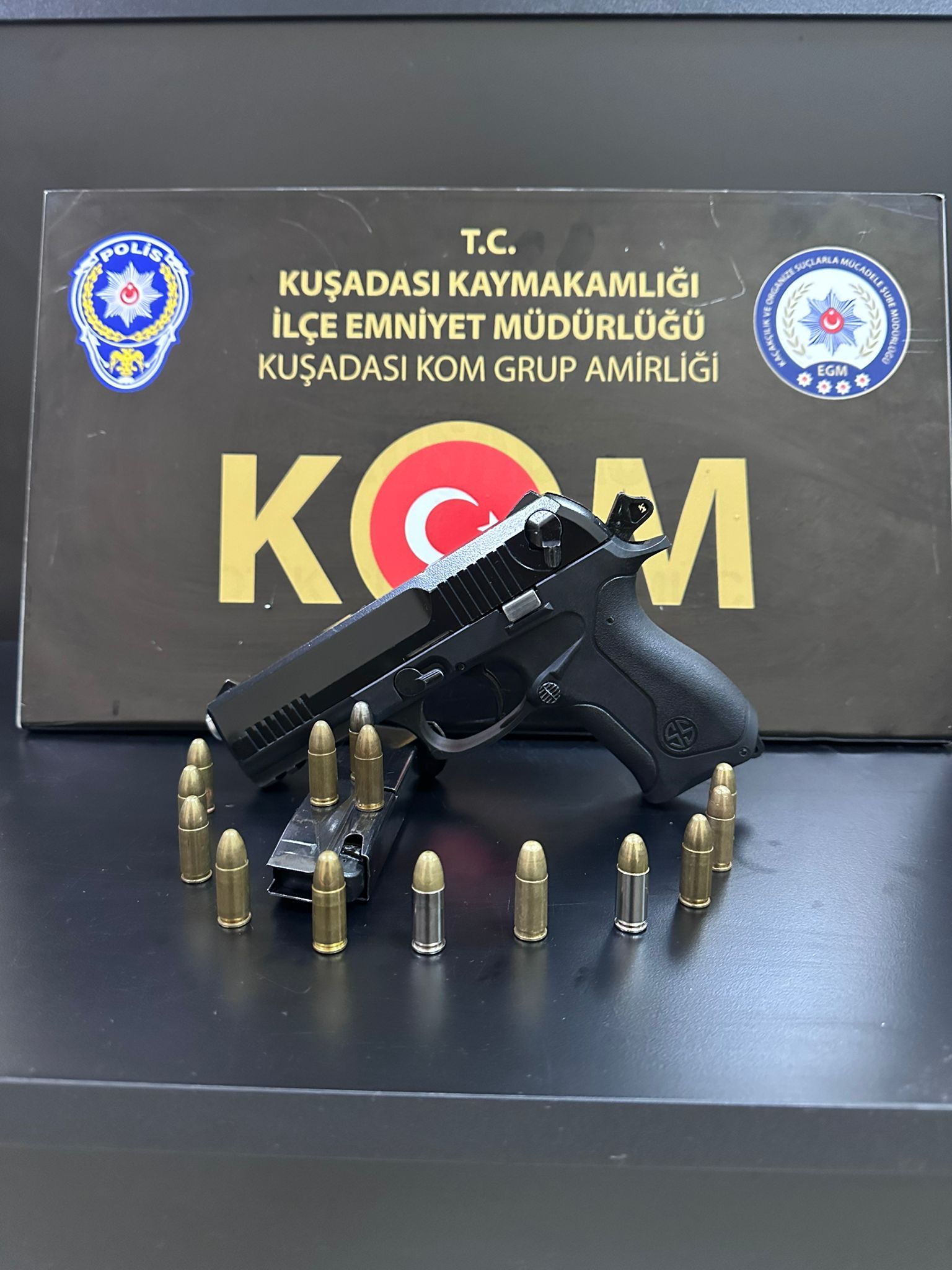 Huzur denetimi yapan polis ekipleri suçluyu yakaladı