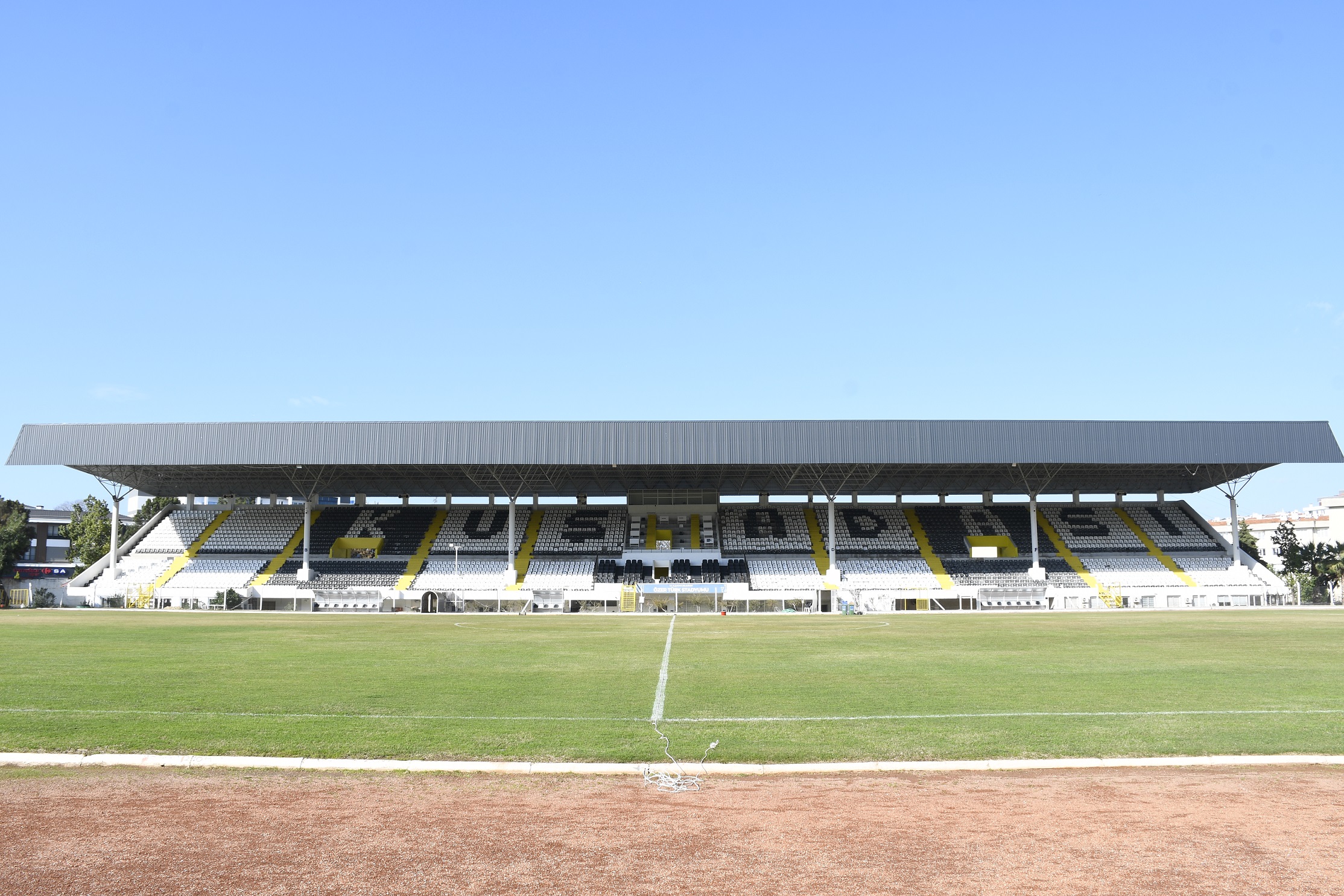 Futbolun mabedi Özer Türk Stadı yenilendi