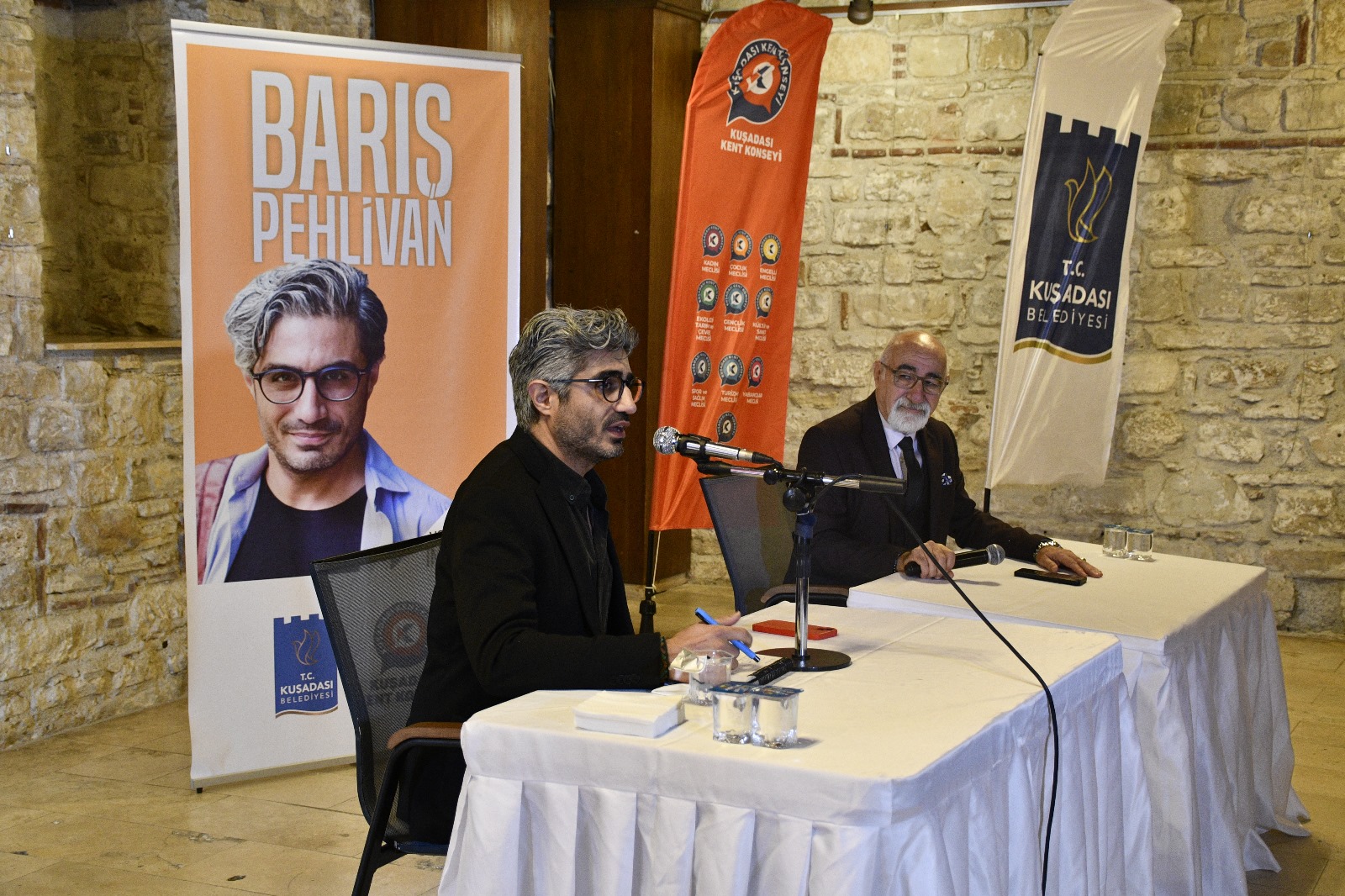 Barış Pehlivan Kuşadası’nda okurlarıyla buluştu