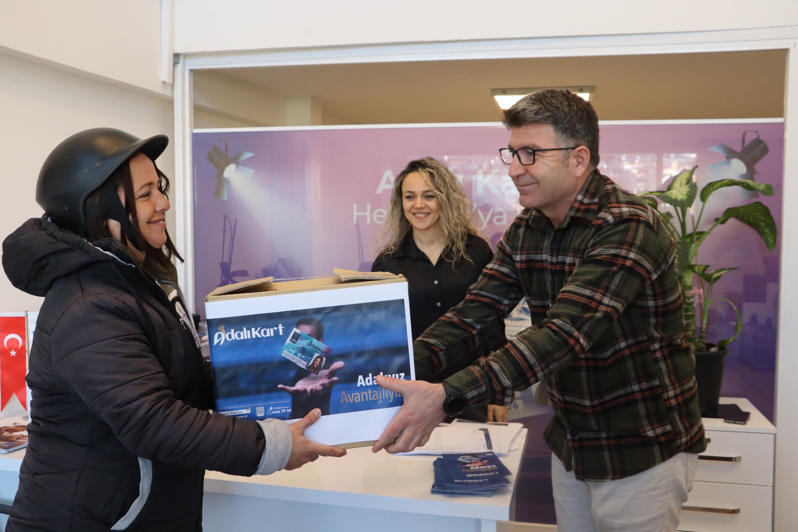 'Adalı Kart' hemşehrilerle buluşmaya başladı