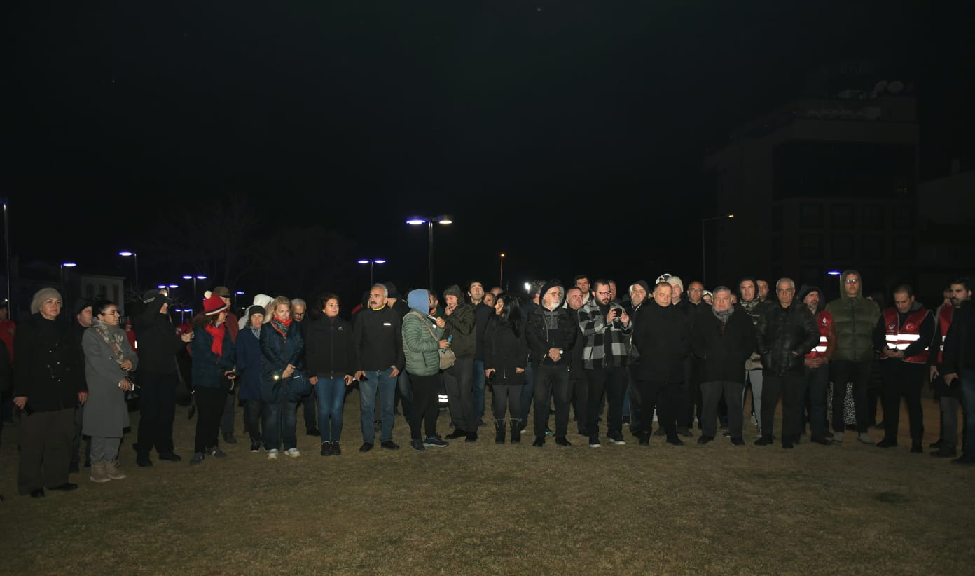 Kahramanmaraş depremi Kuşadası'nda anıldı