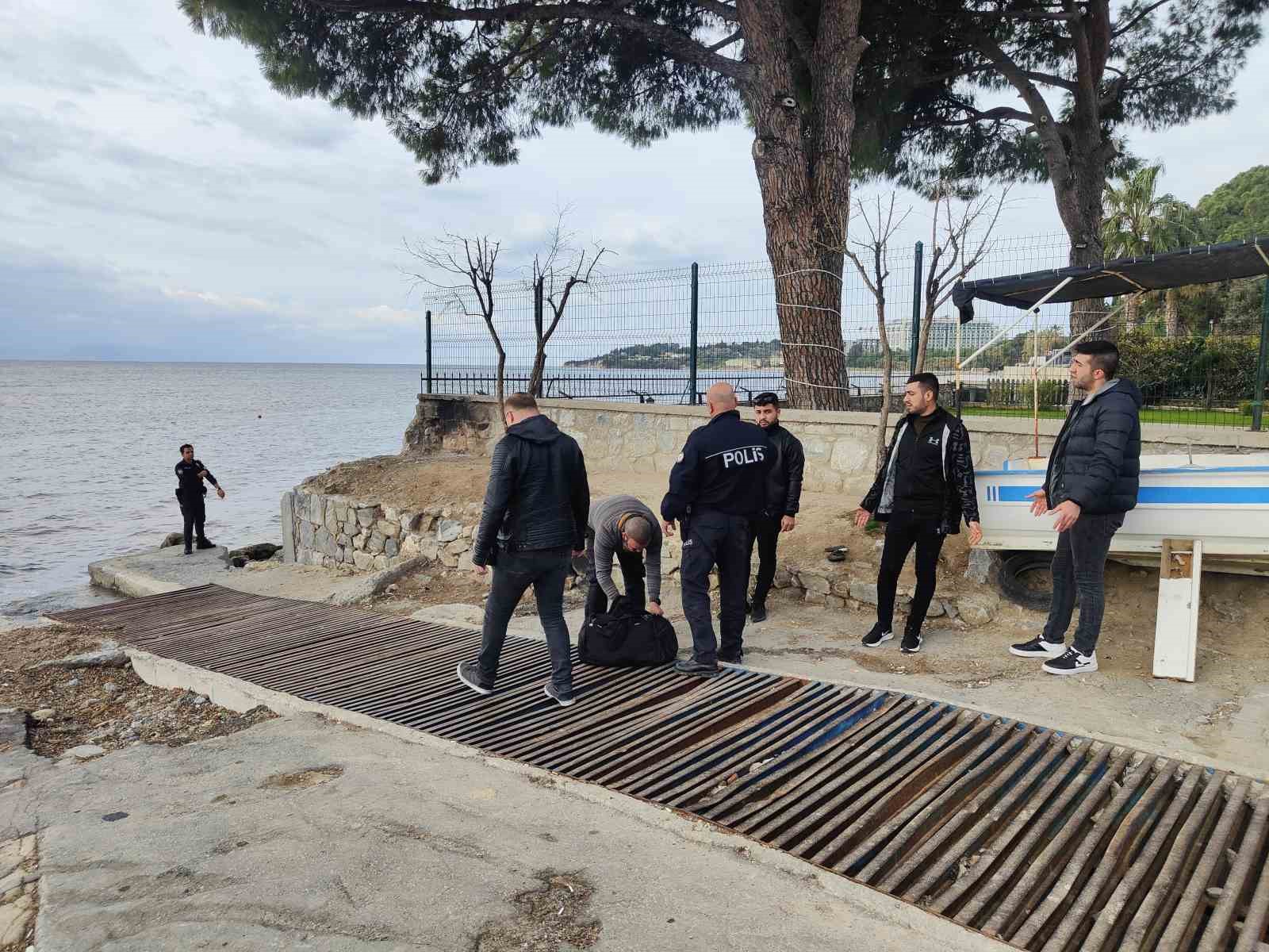 Kuşadası’nda 3 düzensiz göçmen ile 2 organizatör yakalandı