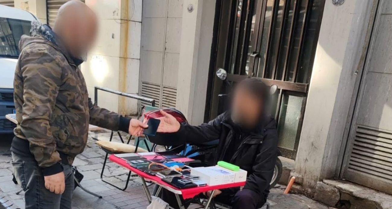 Polis kılık değiştirdi, telefon hırsızını suçüstü yakaladı
