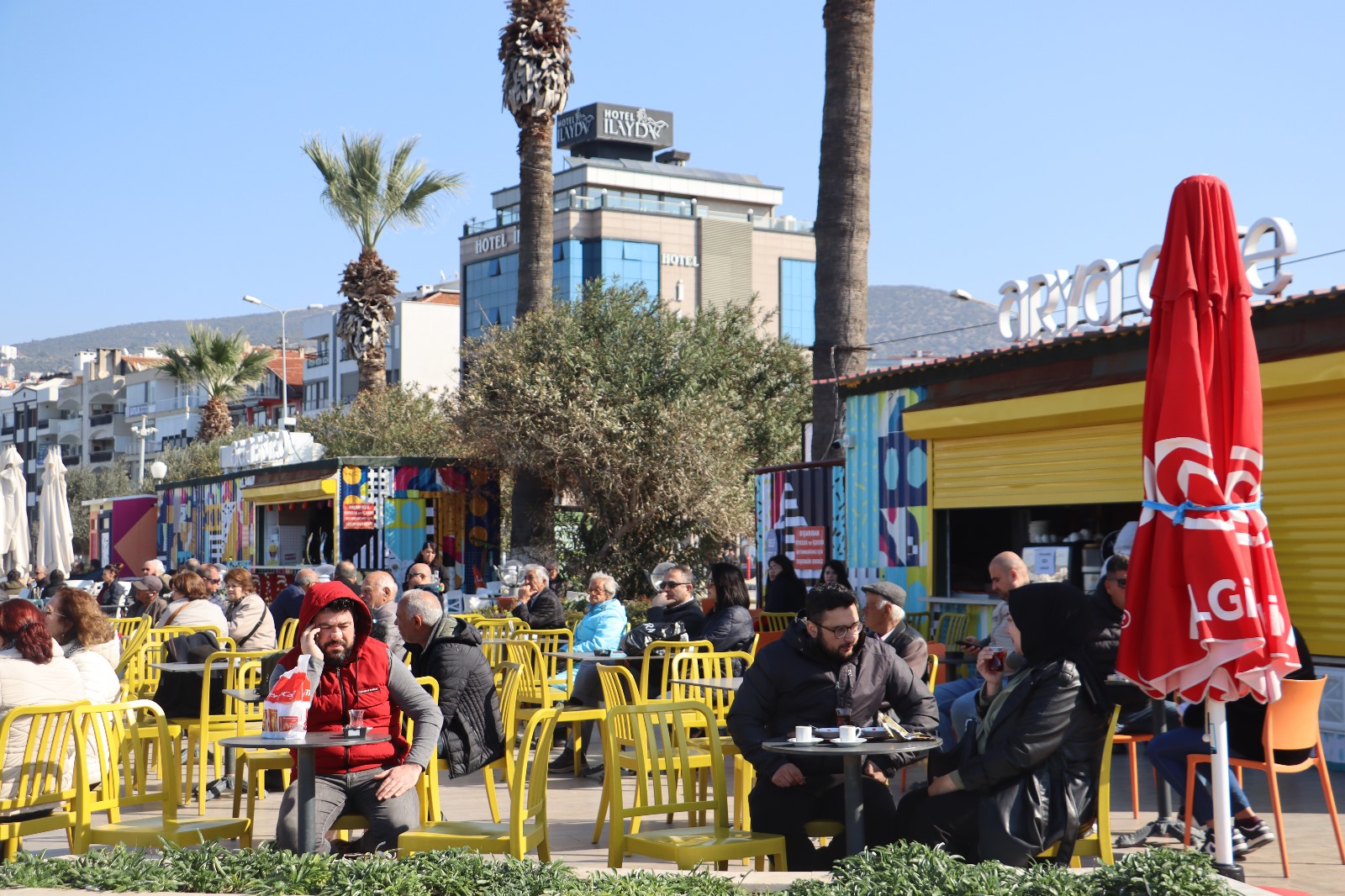 Kuşadası Belediyesi'nden 'Adalı Kart'a özel 14 Şubat ikramı
