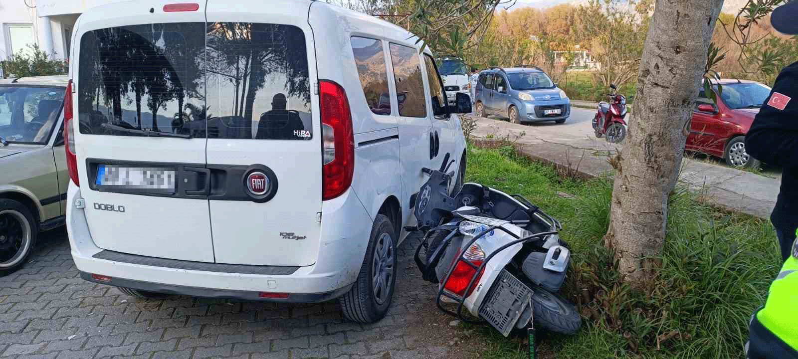 Çocuk gaz kolunu çekince motosiklet otomobile çarptı