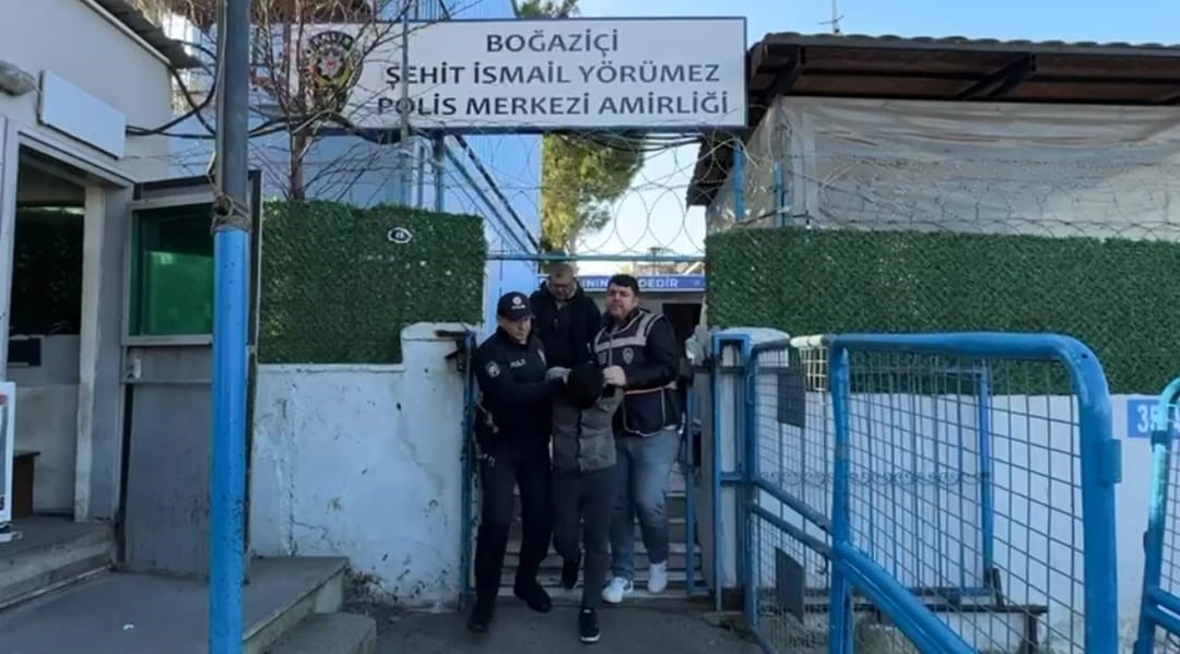 Makasla taksiciyi sırtından yaralayan zanlı tutuklandı