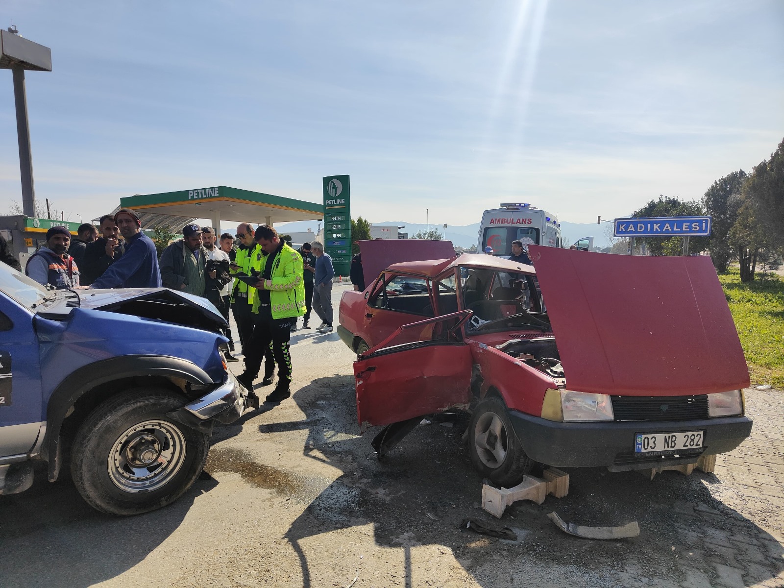 Kuşadası’nda feci kaza: 1’i ağır 3 yaralı