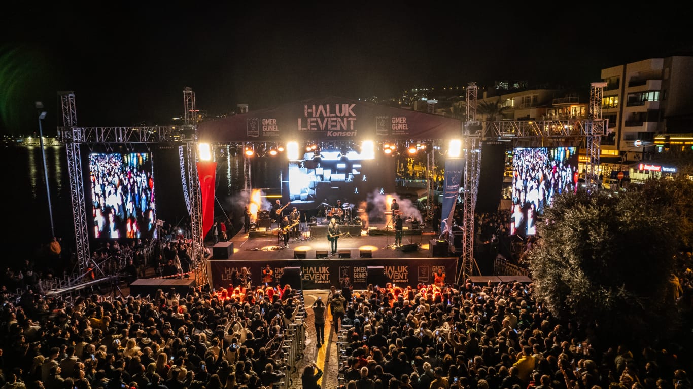 Kuşadası’nda Haluk Levent rüzgarı