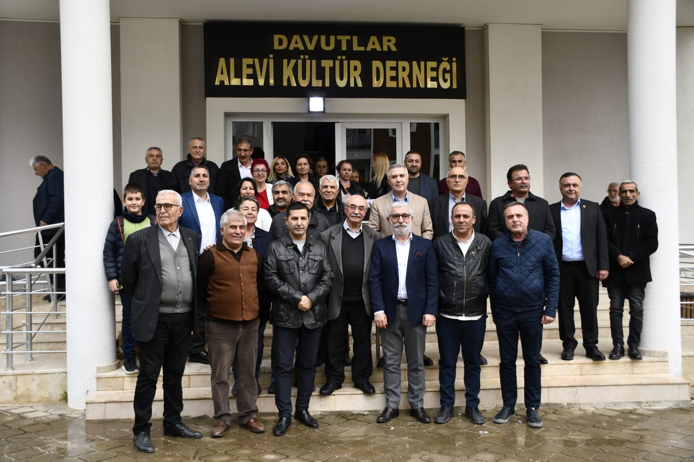 Başkan Ömer Günel, Davutlar sakinleriyle bir arada