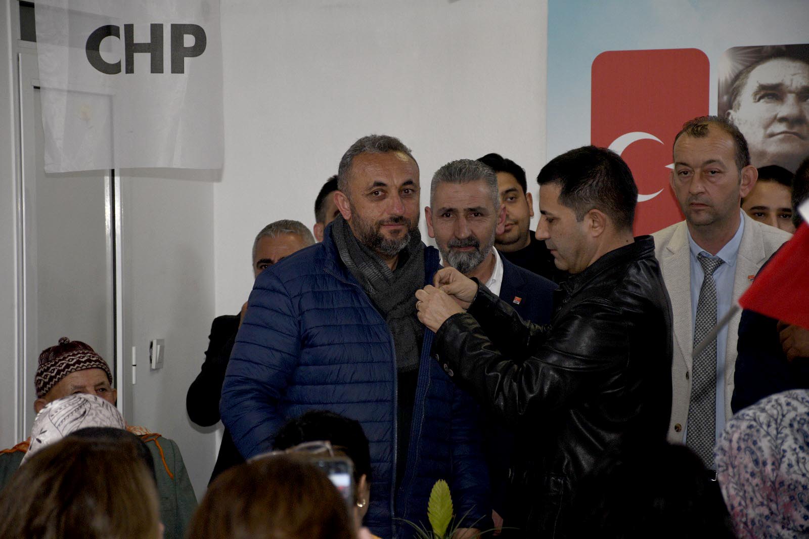 İkiçeşmelik Mahallesi seçim ofisinde rozet takma töreni düzenlendi