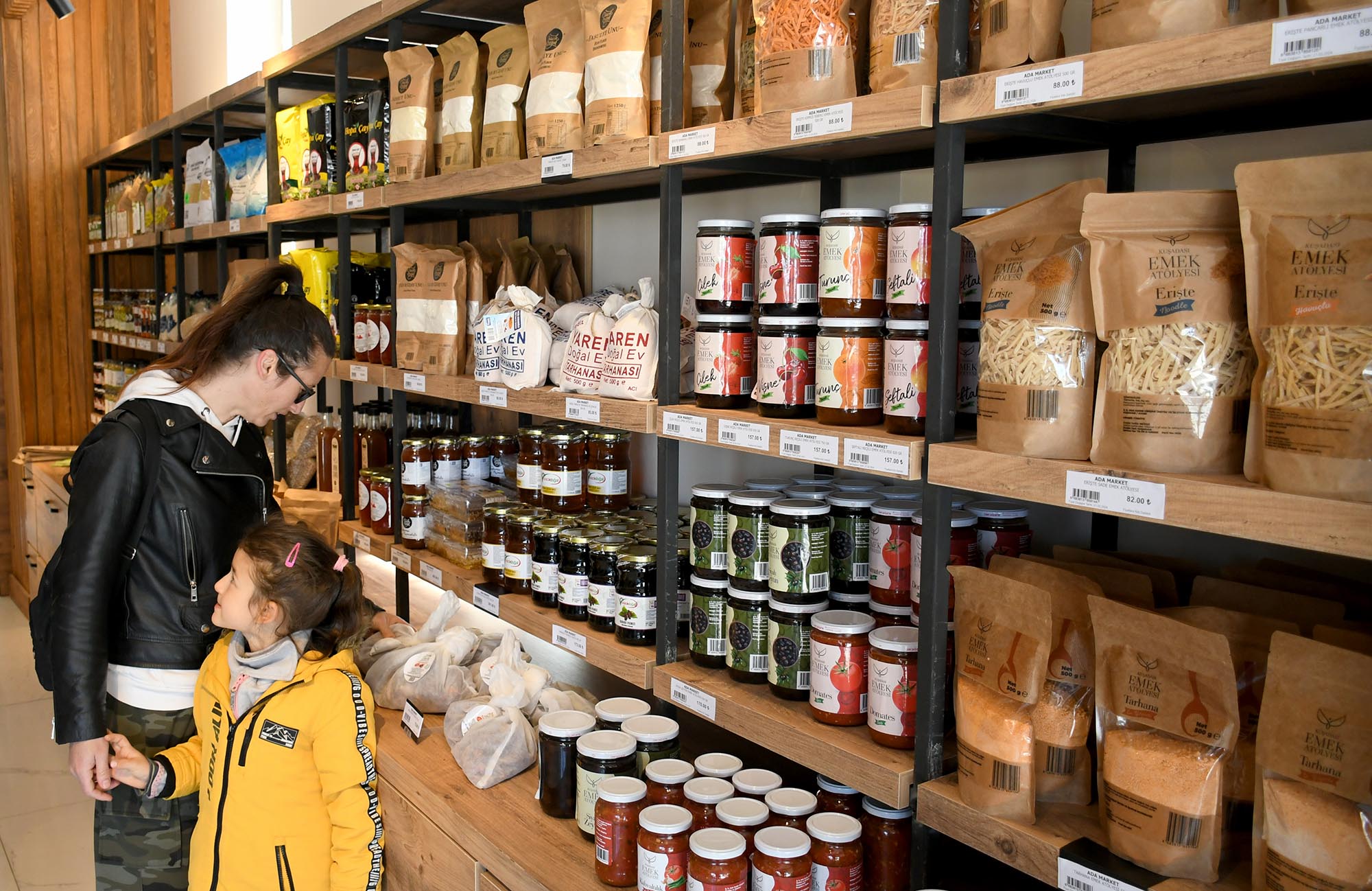 Halk Adamarket Mağazası yeni yerinde hizmete başladı