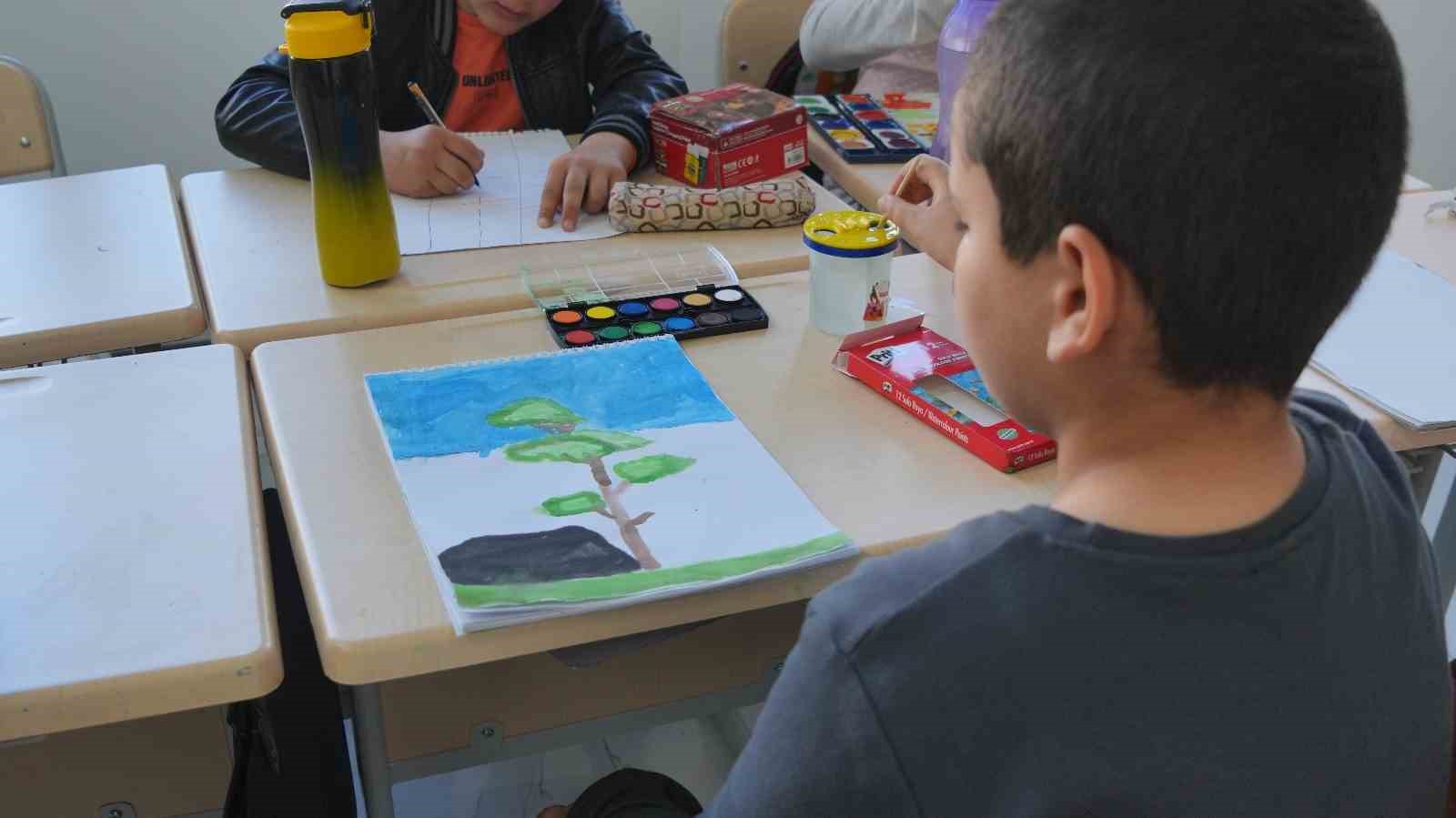 Geleceğin ressamları yetişiyor