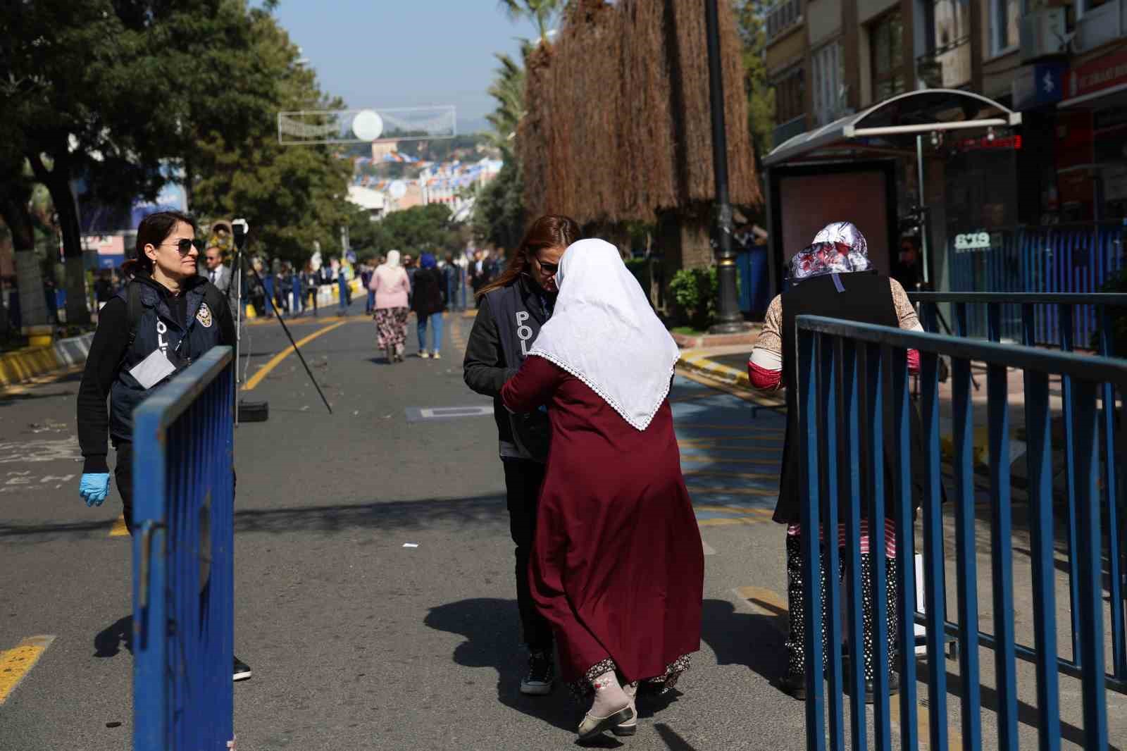 Simitçiler Mitinglerde Kazanıyor